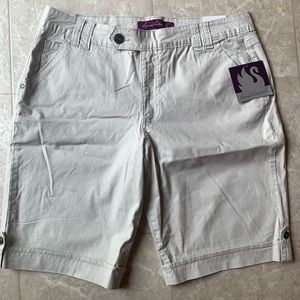 NWT Gloria Vanderbilt bermuda shorts size 14
